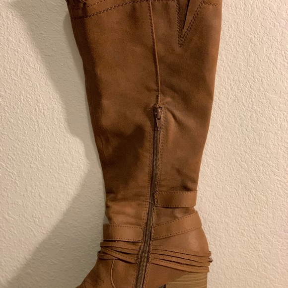 Calf high boots - Picture 2 of 4